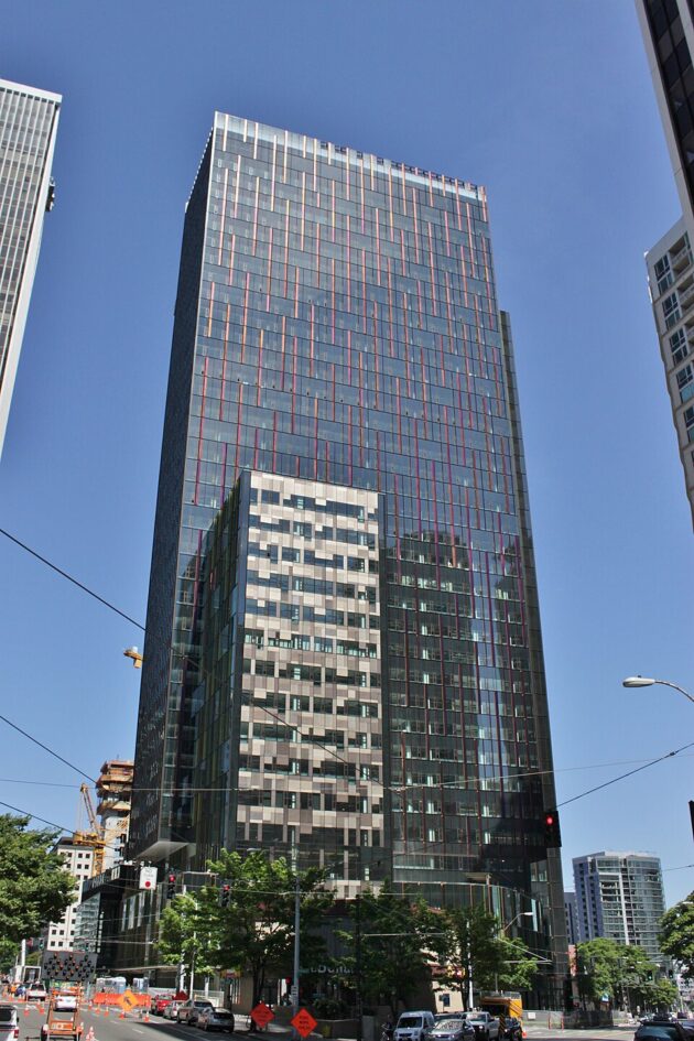 960px Amazon Tower I topped out2C June 2015